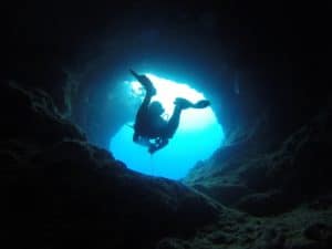 צלילה במנהרה